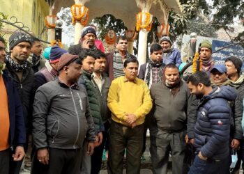 शहिद प्रभुनारायण यादवको शालिकमा राजनैतिक कर्मी र संचारकर्मी द्वारा माल्यार्पण