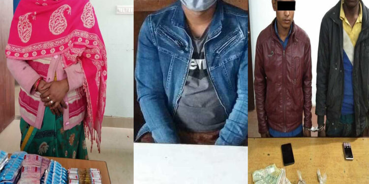 भारतिय महिला सहित चार जना पक्राउ