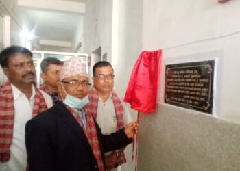 कांग्रेस नेता गुप्ताद्बारा प्रथामिक केन्द्रलाई ५ लाख वरावरको उपकरण