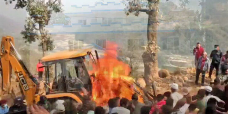 महिलालाई जिउँदै पुरेर भारत भागेका थिए डोजर चालक