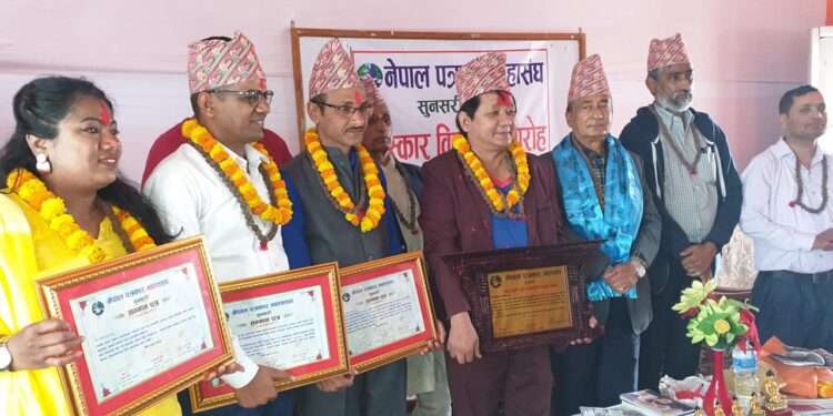 सुनसरीका तीन पत्रकार सहित प्रधान सम्मानित