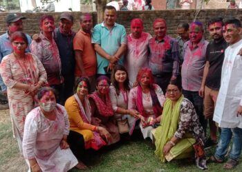 नेकपा एमाले इनरुवा नगर कमिटिले मनाए होली पर्व