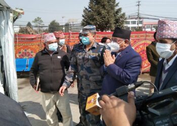 प्रचण्डले लगाए कोरोनाविरुद्धको खोप