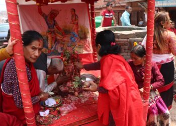 भक्तपुरमा सगुन पूजाको रौनक (फोटो फिचर)