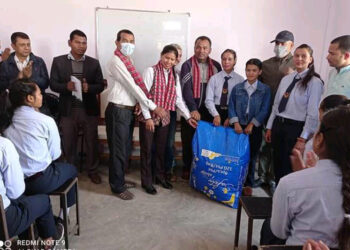 क्याम्पसलाई सेनेटरी प्याड हस्तान्तरण