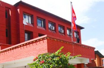 विद्यालय र भीडभाडयुक्त क्षेत्र पुनः बन्द गर्न मन्त्रालयको सिफारिस