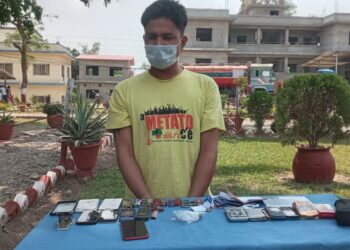 फरार प्रतिबादी ब्राउन सुगर सहित पक्राउ