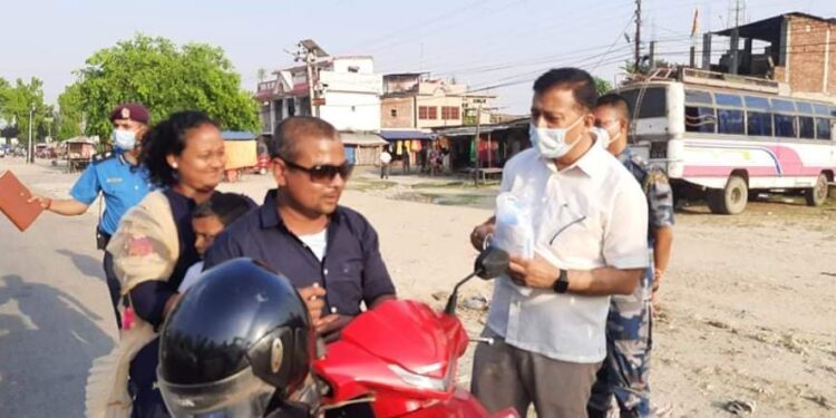 सप्तरीका विभिन्न ठाउँमा”मास्क खै अभियान”