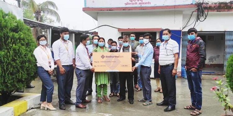 गढी गाउँपालिकालाई सिद्दार्थको दुई लाख