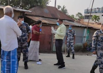 हरिनगर गाउँपालिकाका अध्यक्षद्धारा वडा अनुगमन, लकडाउनमा घरमै बस्न अध्यक्षको आग्रह