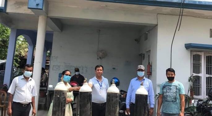 जिल्ला अस्पताललाई चारथान सिलिन्डर र सशस्त्र प्रहरीलाई सुरक्षा सामाग्री
