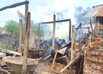 सप्तरीको डाक्नेश्वरीमा आगलागी हुँदा लाखौंको क्षति, पाँच घर जलेर पूर्ण नष्ट