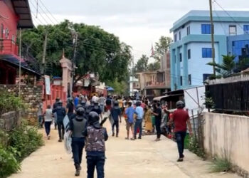 सुकुमबासी बस्तीमा डोजर चलाएपछि जनप्रतिनिधिको घर तोडफोड