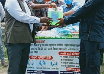 सुनौलोद्धारा भोक्राहा प्रहरीलाई स्वास्थ्य सामग्री