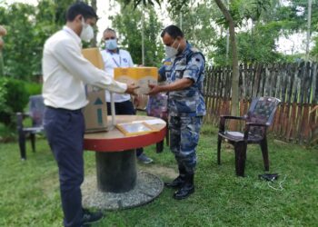 नेपाल एसबिआई बैंकद्धारा स्वास्थ्य सुरक्षा सामग्री प्रदान