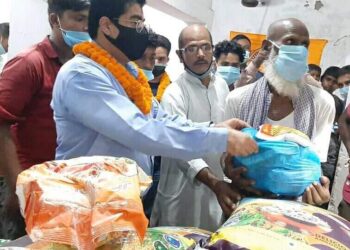 परिवार दलद्वारा अति बिपन्न लाइ राहत वितरण