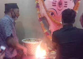 पूर्व राजा ज्ञानेन्द्र कुमारी दर्शन गर्न जाँदै