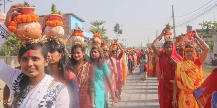 इनरुवामा हाती घोडा सहित कलश यात्रा