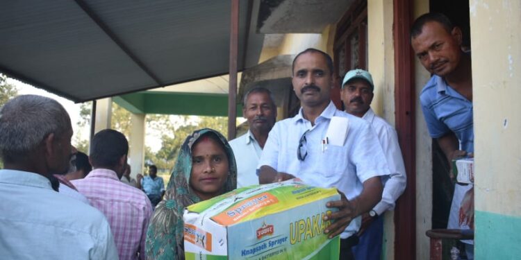 देवानगंज–३ का वडाबासीलाई कृषि समाग्री सहित ग्याँस चुल्हो सेट वितरण