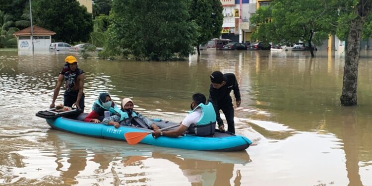 मलेसियामा बाढी : १७ को मृत्यु, ७० हजार जना विस्थापित