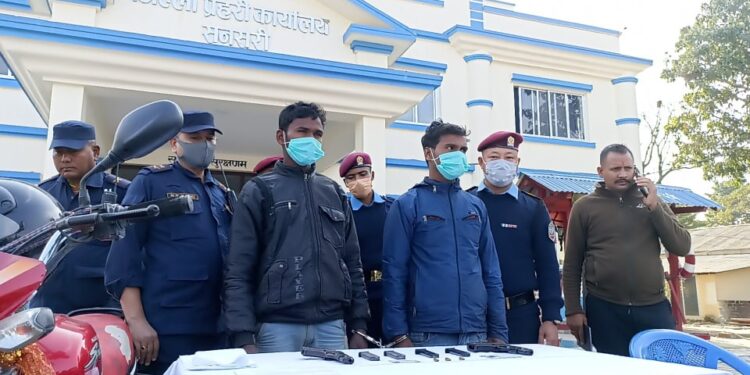 सुनसरीको लौकहीबाट हतियार सहित दुई भारतीय युवा पक्राउ