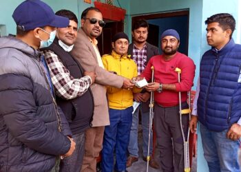 दुर्घटना बीमा वापत पत्रकारलाई रकम हस्तान्तरण
