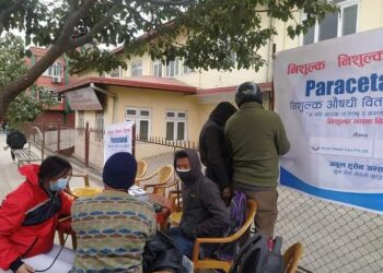 डा. अबुल हुसेनद्वारा निःशुल्क पारासिटामोल वितरण