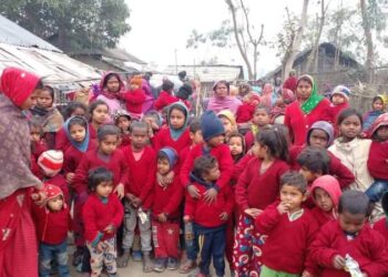हिन्दु स्वंयसेवकद्वारा ९० जना बालबालिकालाई स्वीटर वितरण