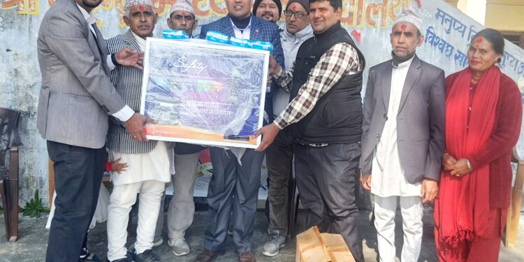 पाथीभराद्वारा भेन्डिङ मेसिन र सेनेटरी प्याड प्रदान