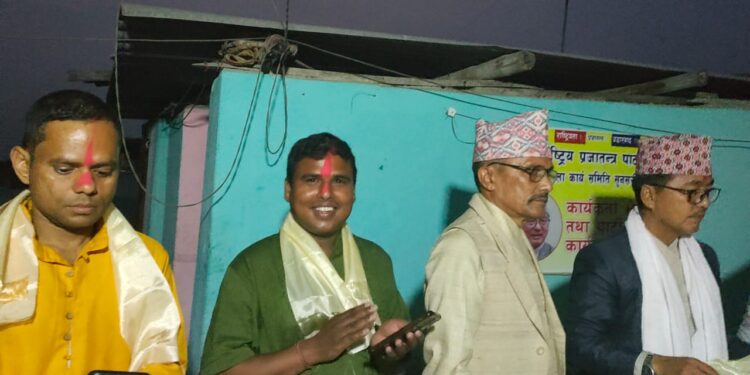 विभिन्न पार्टी परित्याग गरी १८ भन्दा बढी राप्रपामा प्रवेश