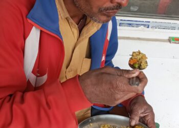 मकर संक्रान्तिको अवसरमा पर्वमा विभिन्न परिकार खाएर मनाए
