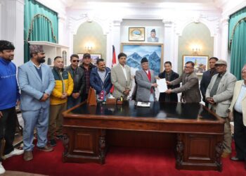 प्रहरी अस्पताल इनरुवामा राख्नुपर्ने माग राख्दै सुनसरीका क्रियाशिल राजनीतिक दलहरुद्वारा प्रधानमन्त्रीलाई ज्ञापनपत्र