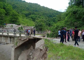 भोजपुरका बाढी पहिरो पीडितलाई कोशी प्रदेश सरकार द्वारा राहत वितरण 